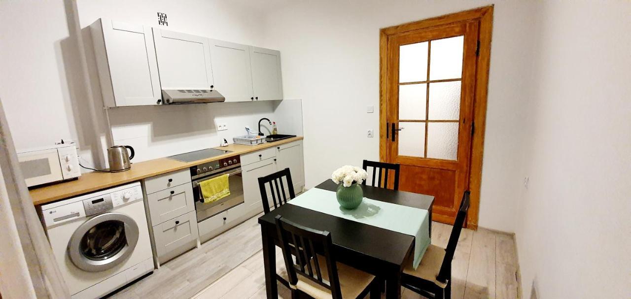 Separated Kitchen, Fast Internet Aleja 3 Maja 2M80 Варшава Экстерьер фото